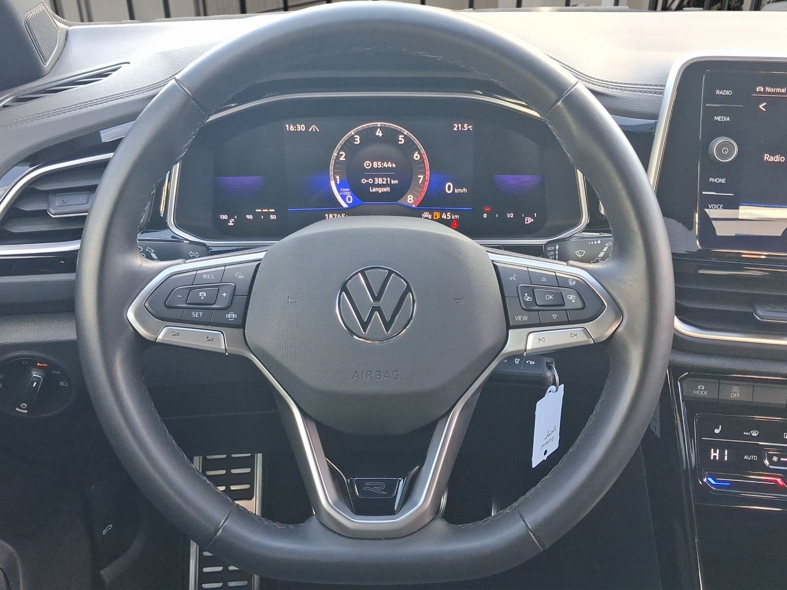 Volkswagen T-Roc 2024 г. Серый, пробег 18739 км