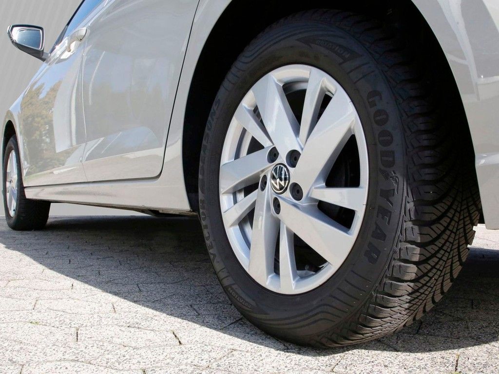 Volkswagen Polo 2022 г. Серый, пробег 15380 км