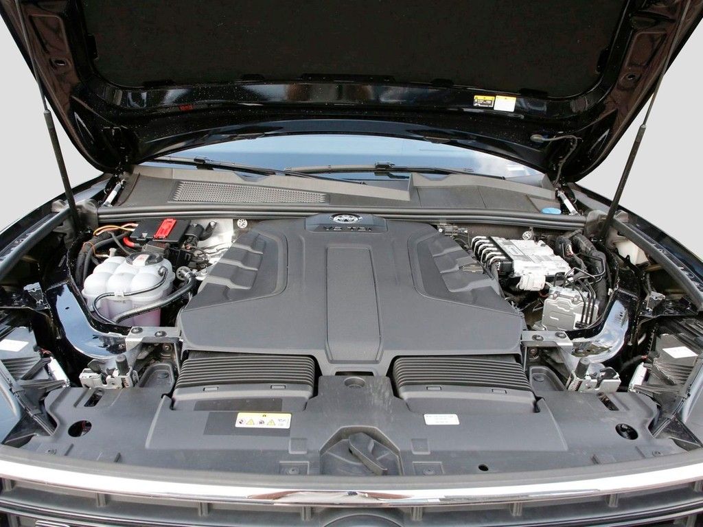 Volkswagen Touareg 2026 г. Чёрный, пробег 25790 км