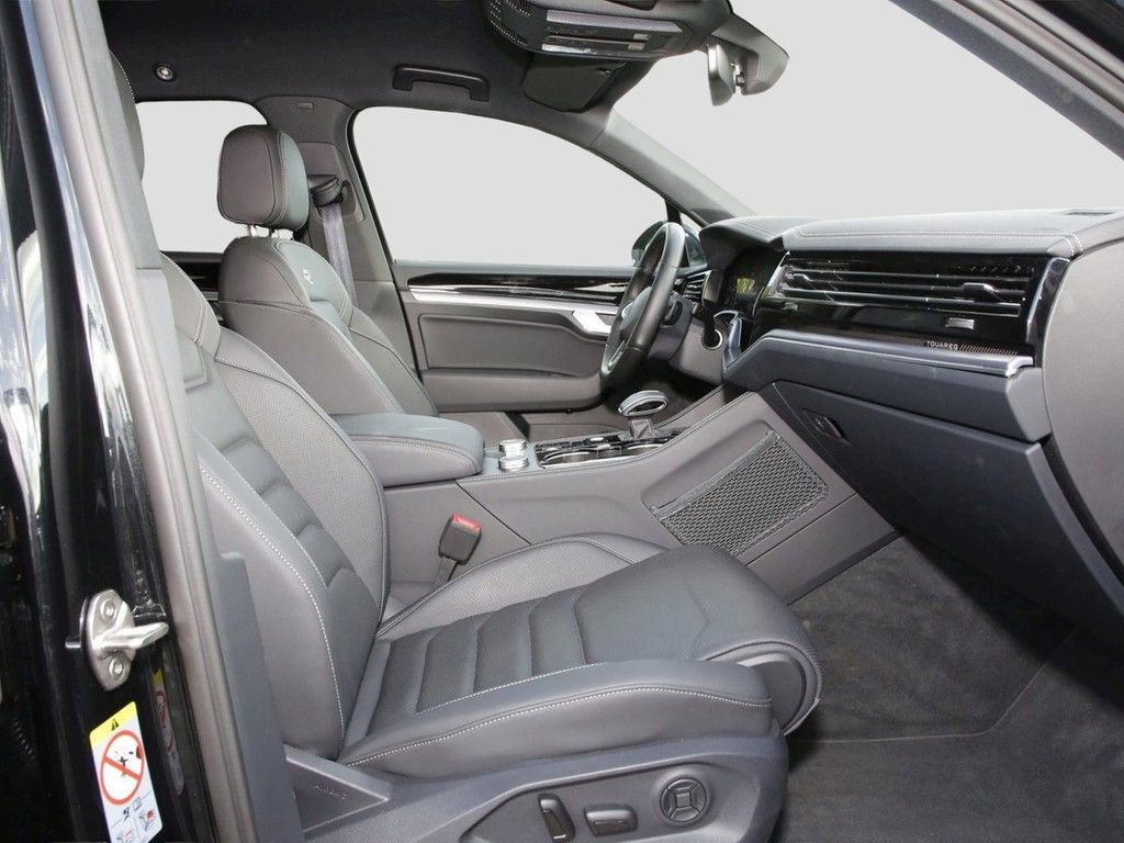 Volkswagen Touareg 2026 г. Чёрный, пробег 25790 км