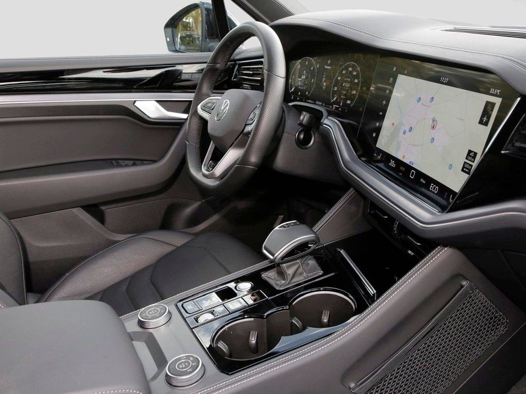Volkswagen Touareg 2026 г. Чёрный, пробег 25790 км