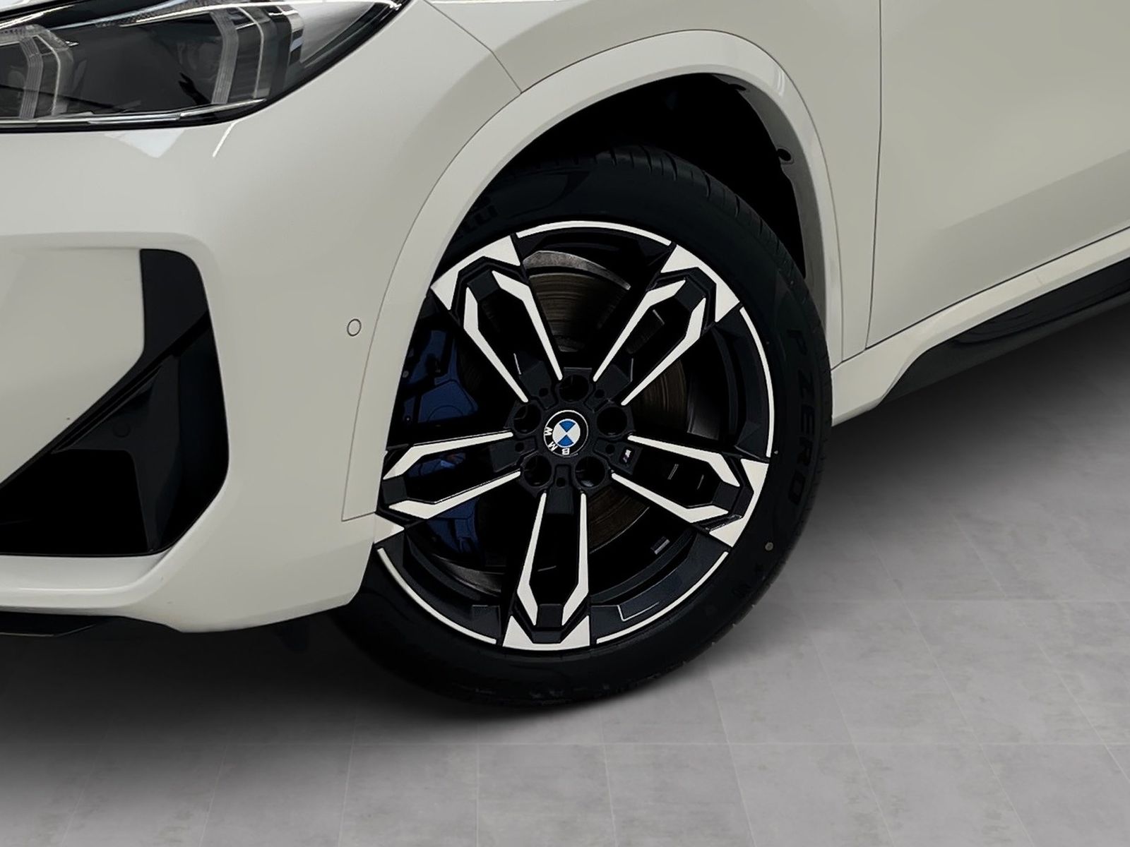 BMW X1 2025 г. Белый, пробег 6790 км