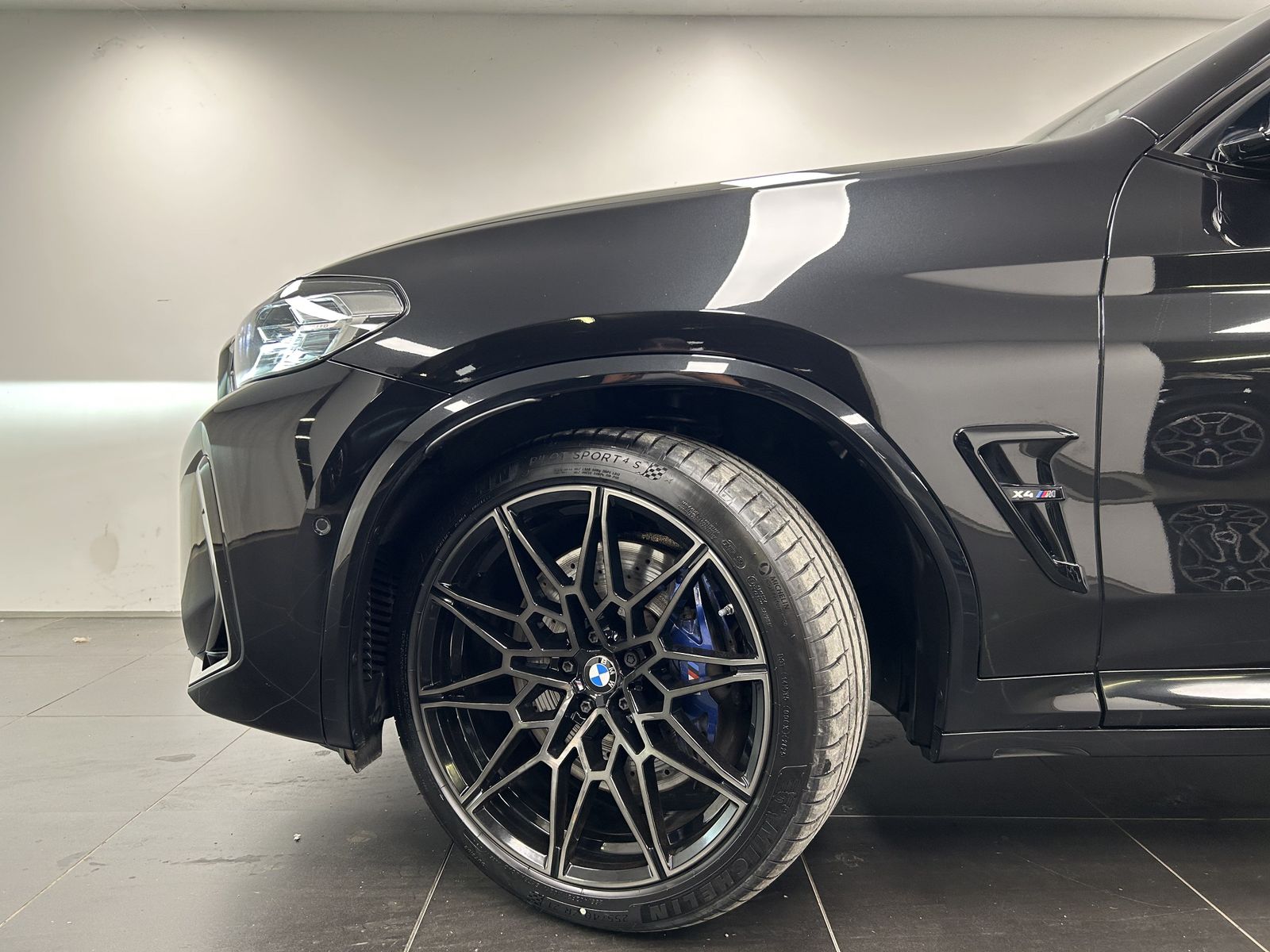 BMW X4 M 2025 г. Чёрный, пробег 24894 км