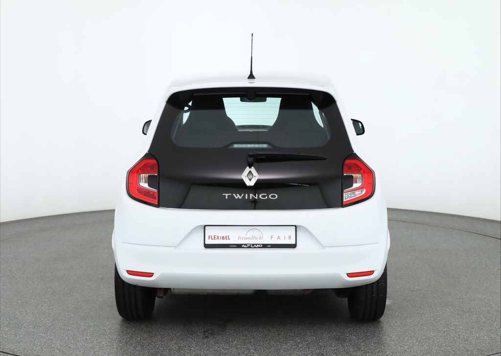 Renault Twingo 2022 г. Белый, пробег 43317 км