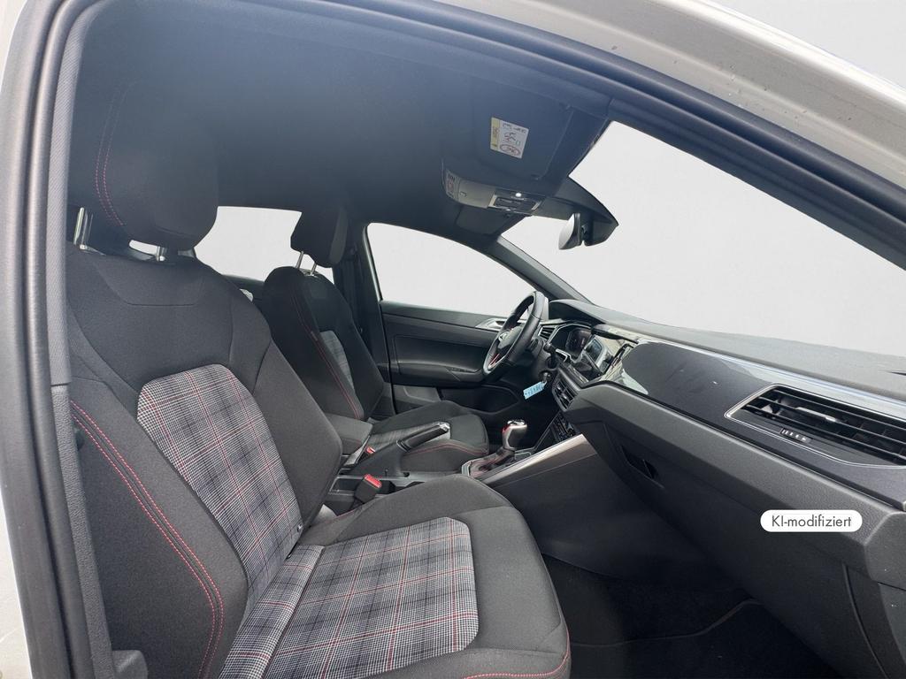 Volkswagen Polo 2023 г. Белый, пробег 33350 км