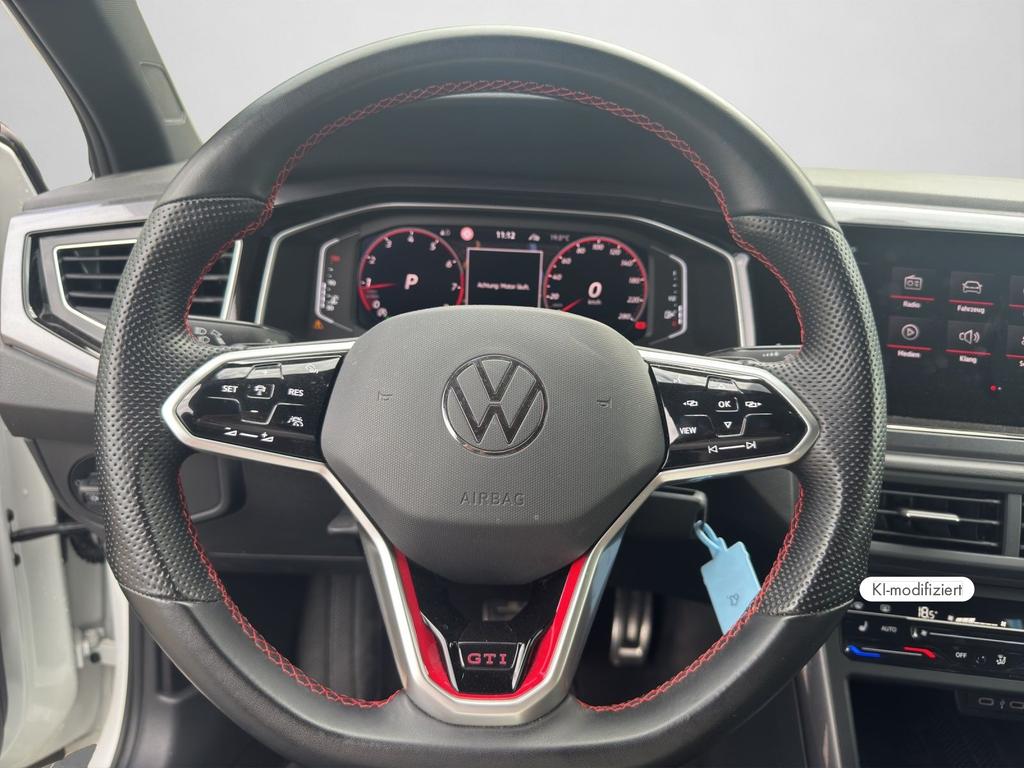 Volkswagen Polo 2023 г. Белый, пробег 33350 км