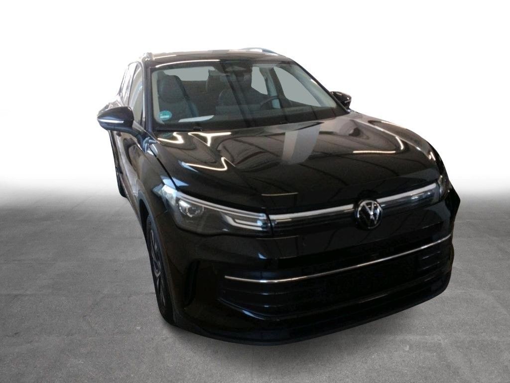 Volkswagen Tiguan 2025 г. Чёрный, пробег 41449 км
