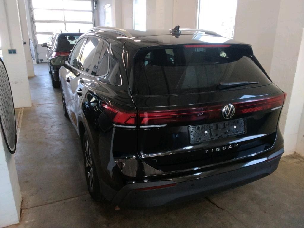 Volkswagen Tiguan 2025 г. Чёрный, пробег 41449 км