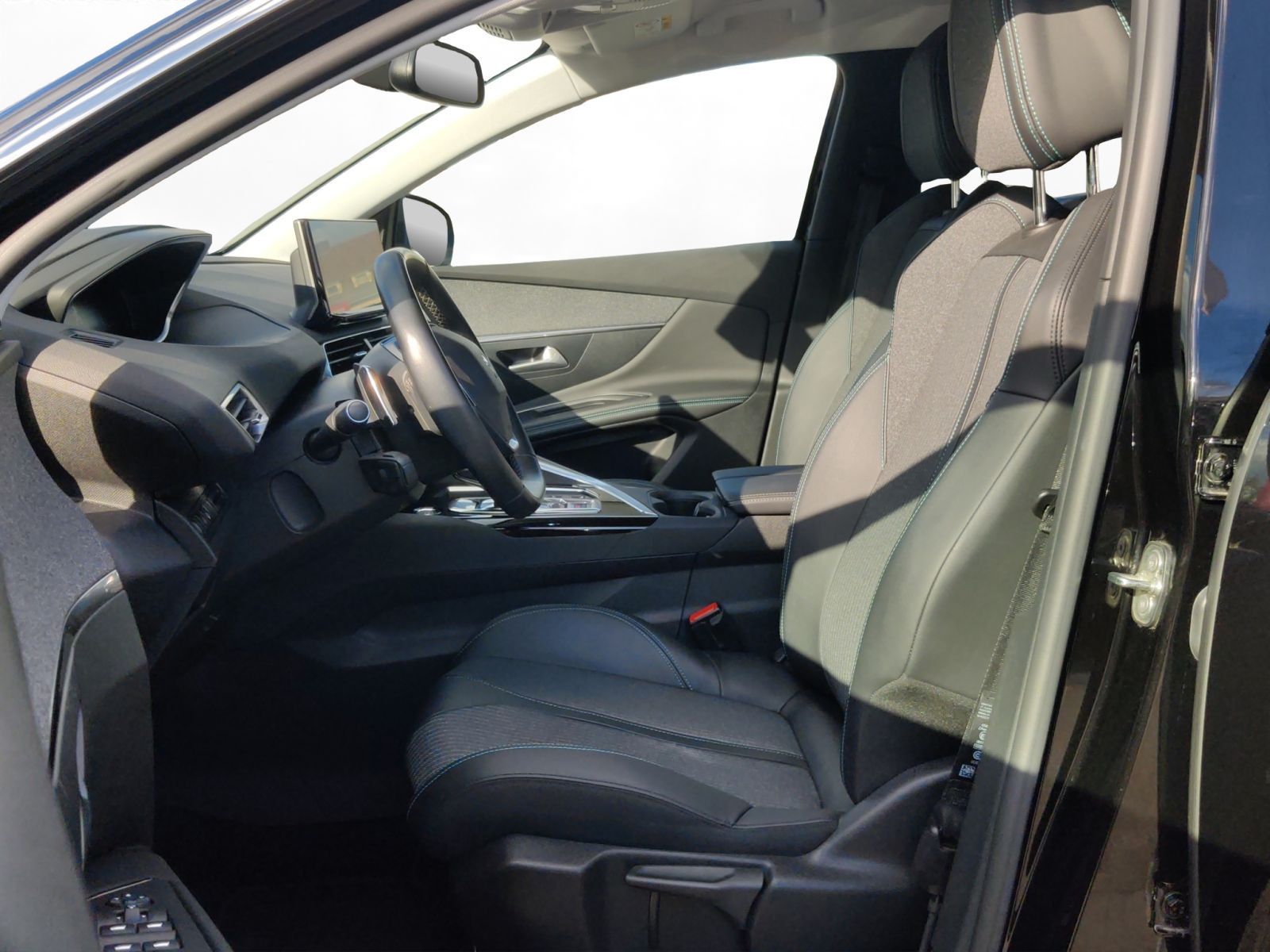 Peugeot 3008 2022 г. Чёрный, пробег 53850 км