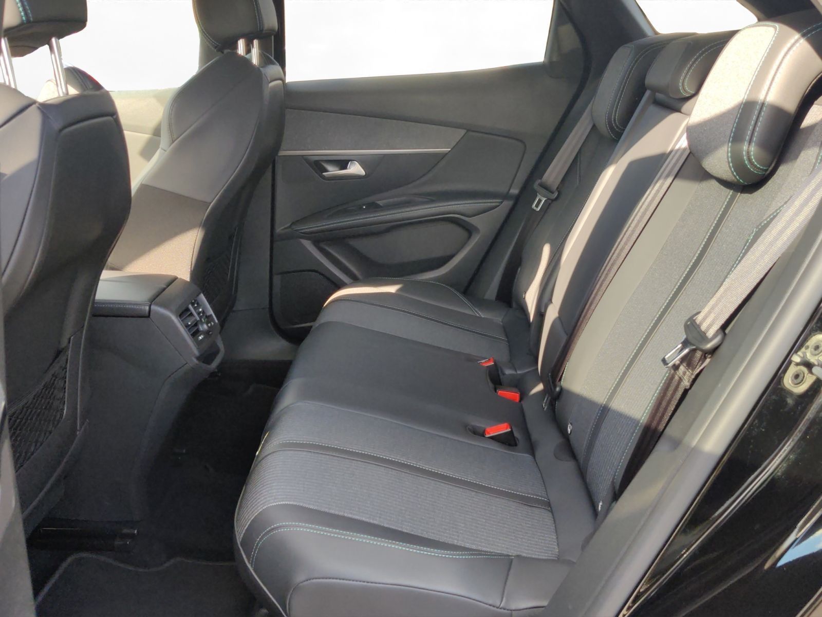 Peugeot 3008 2022 г. Чёрный, пробег 53850 км