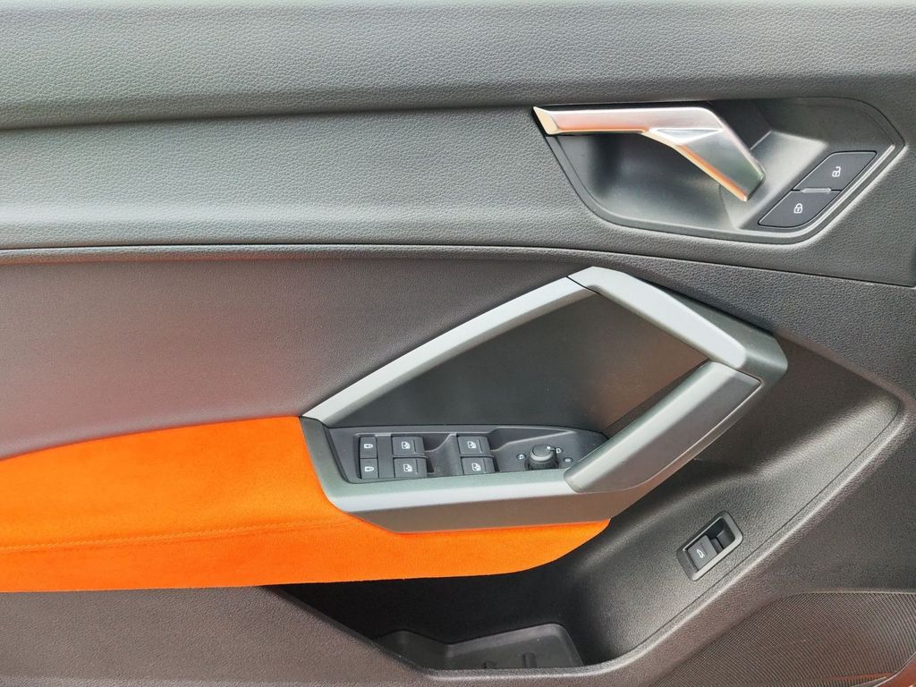 Audi Q3 2023 г. Оранжевый, пробег 50611 км