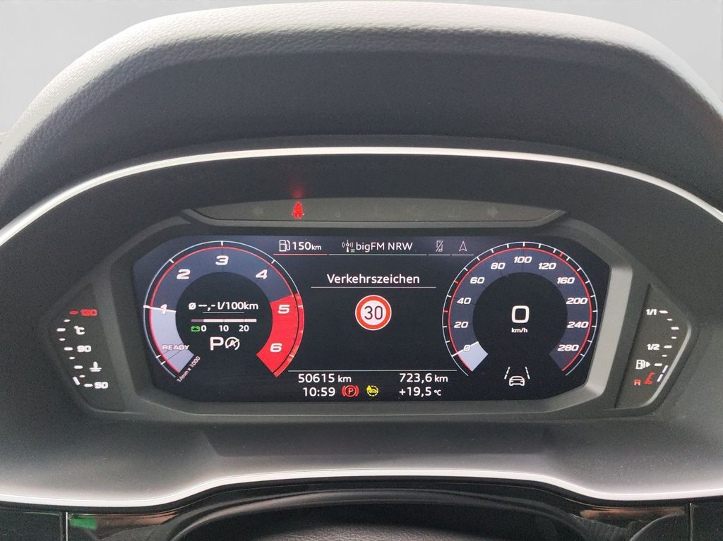 Audi Q3 2023 г. Оранжевый, пробег 50611 км