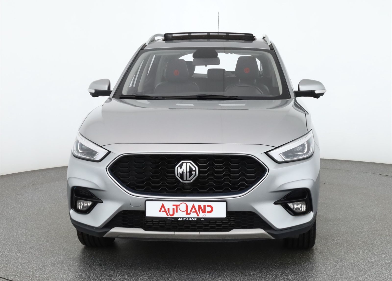 MG ZS 2023 г. Серебристый, пробег 45295 км
