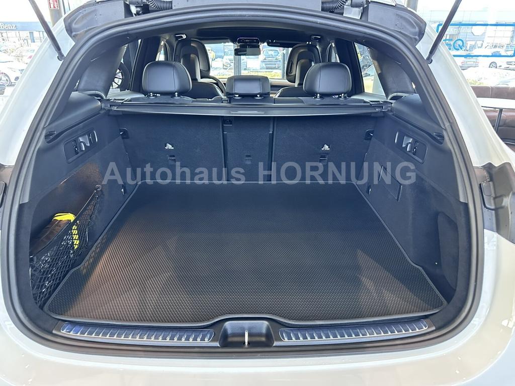 Mercedes-Benz GLC 200 2026 г. Белый, пробег 8100 км