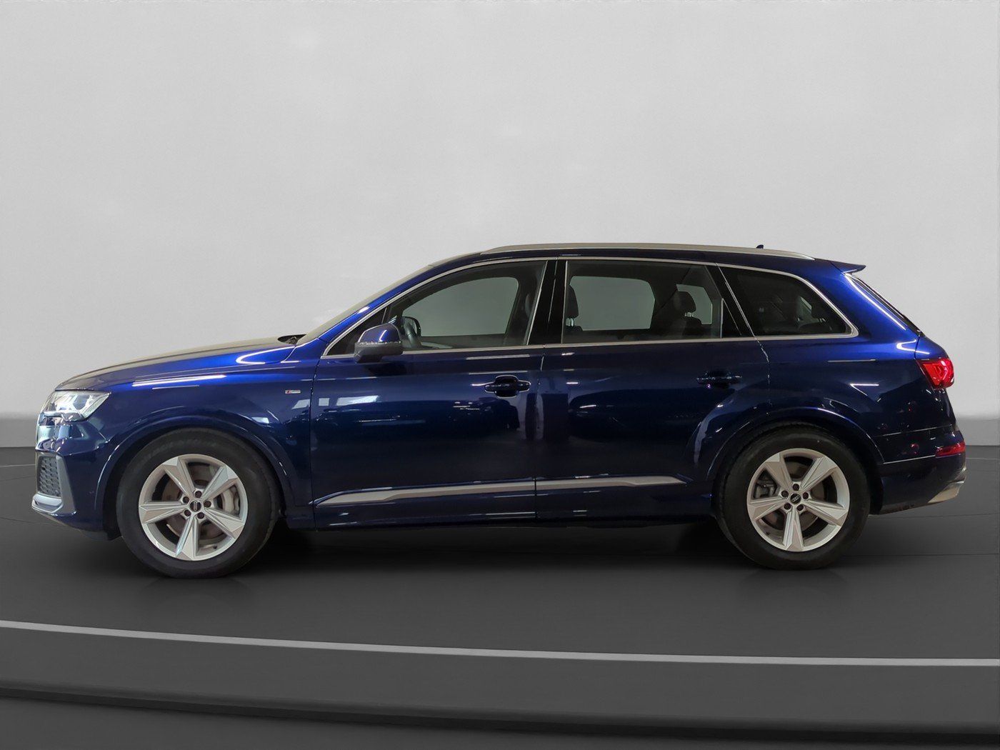 Audi Q7 2023 г. Синий, пробег 48650 км