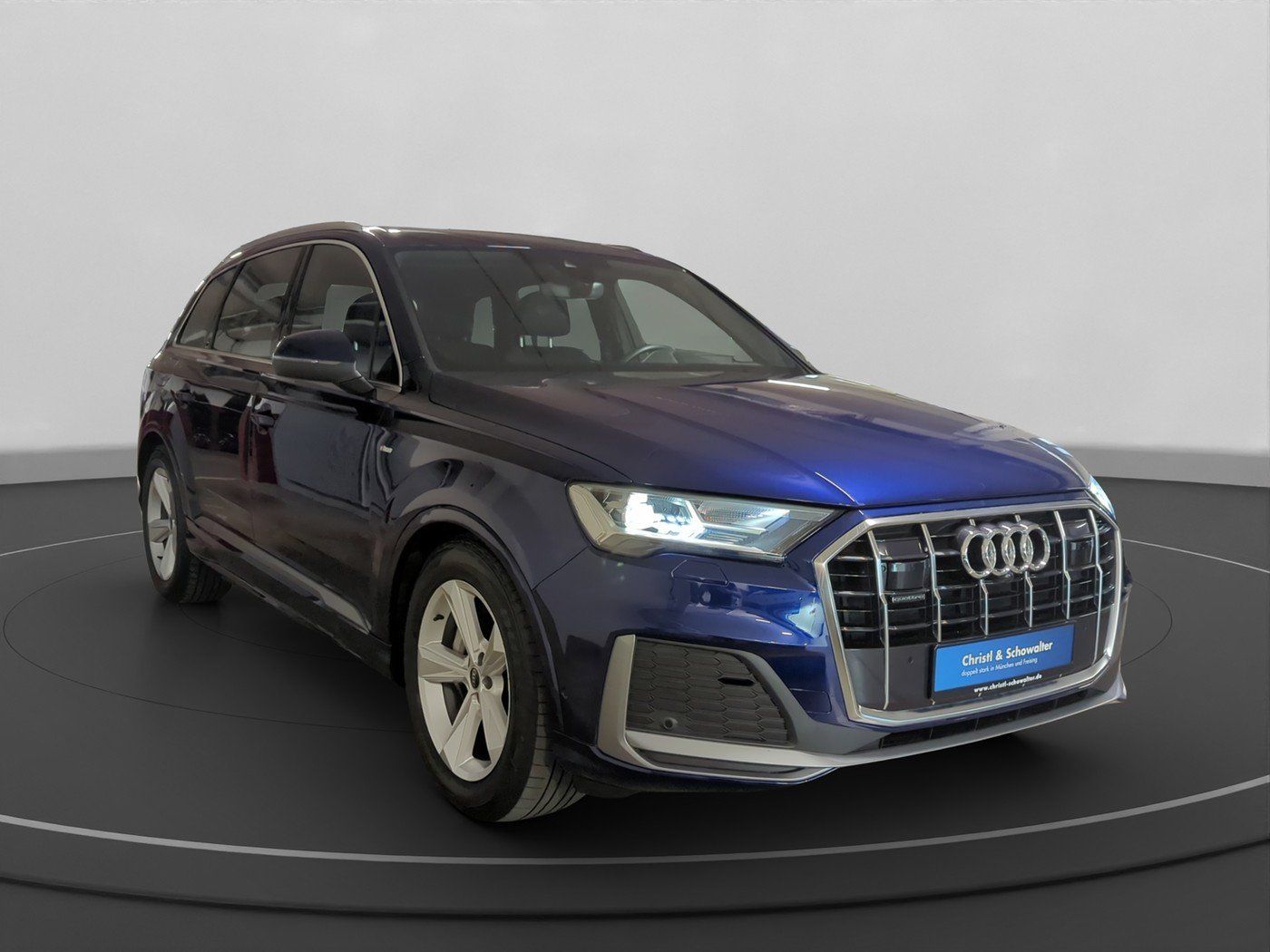 Audi Q7 2023 г. Синий, пробег 48650 км