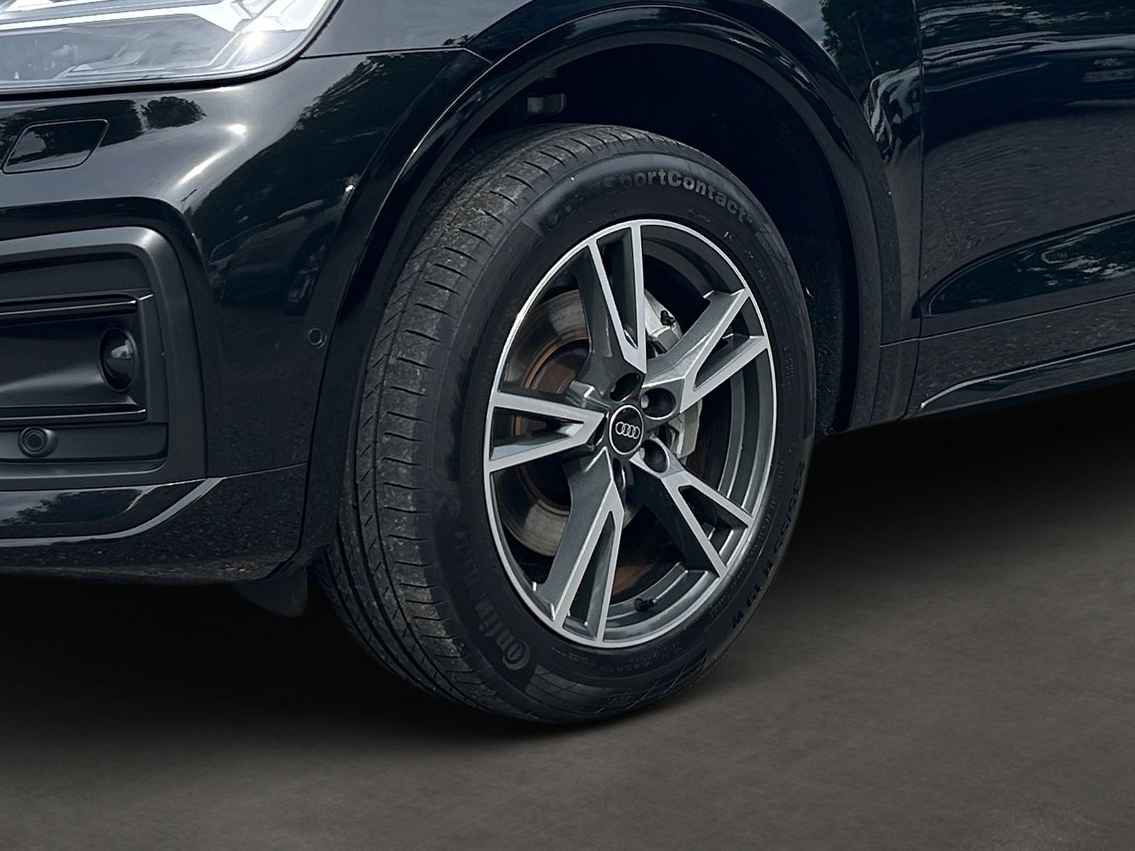 Audi Q5 2023 г. Чёрный, пробег 46080 км