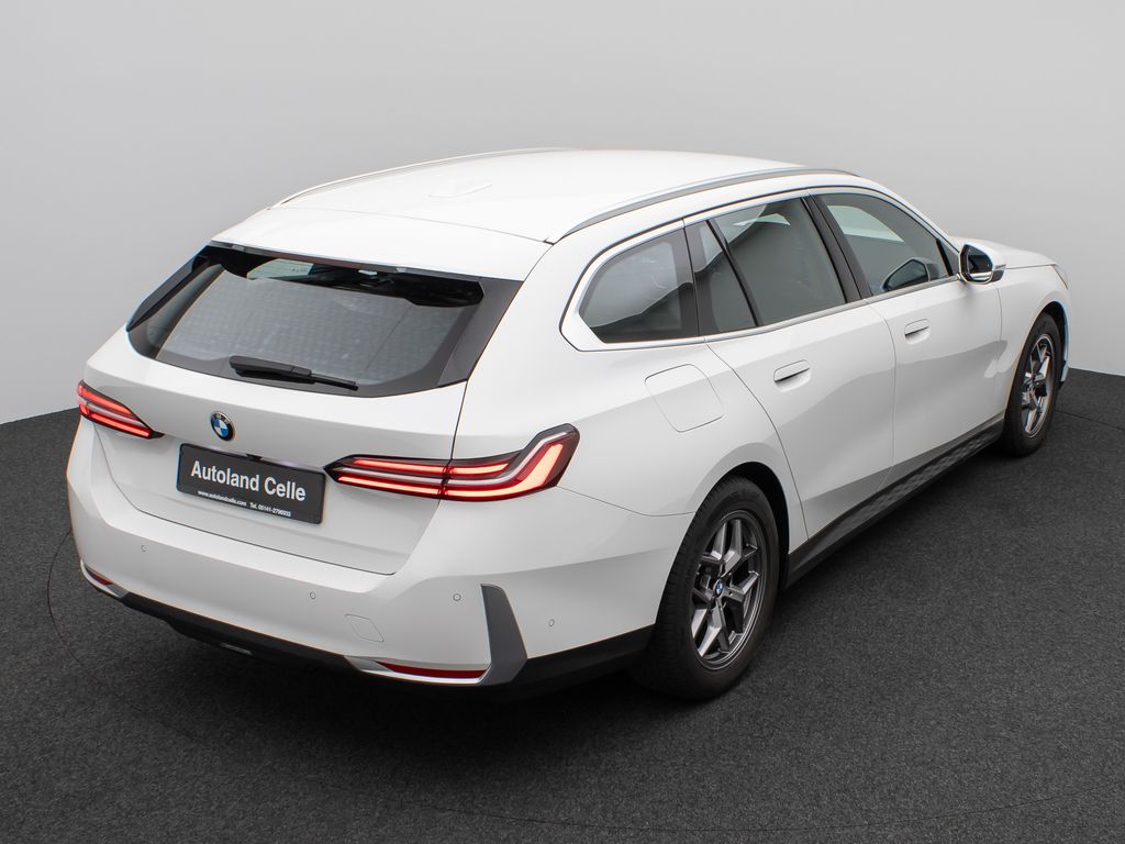 BMW 520 2024 г. Белый, пробег 49898 км