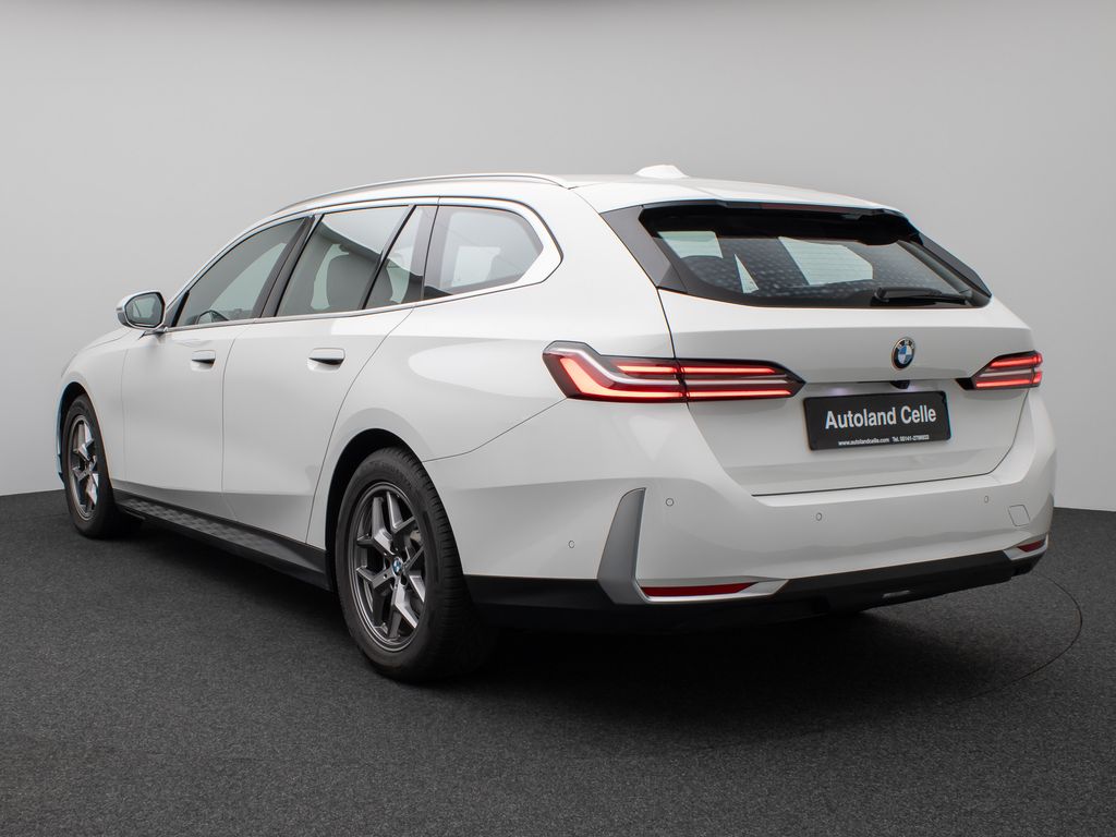 BMW 520 2024 г. Белый, пробег 49898 км
