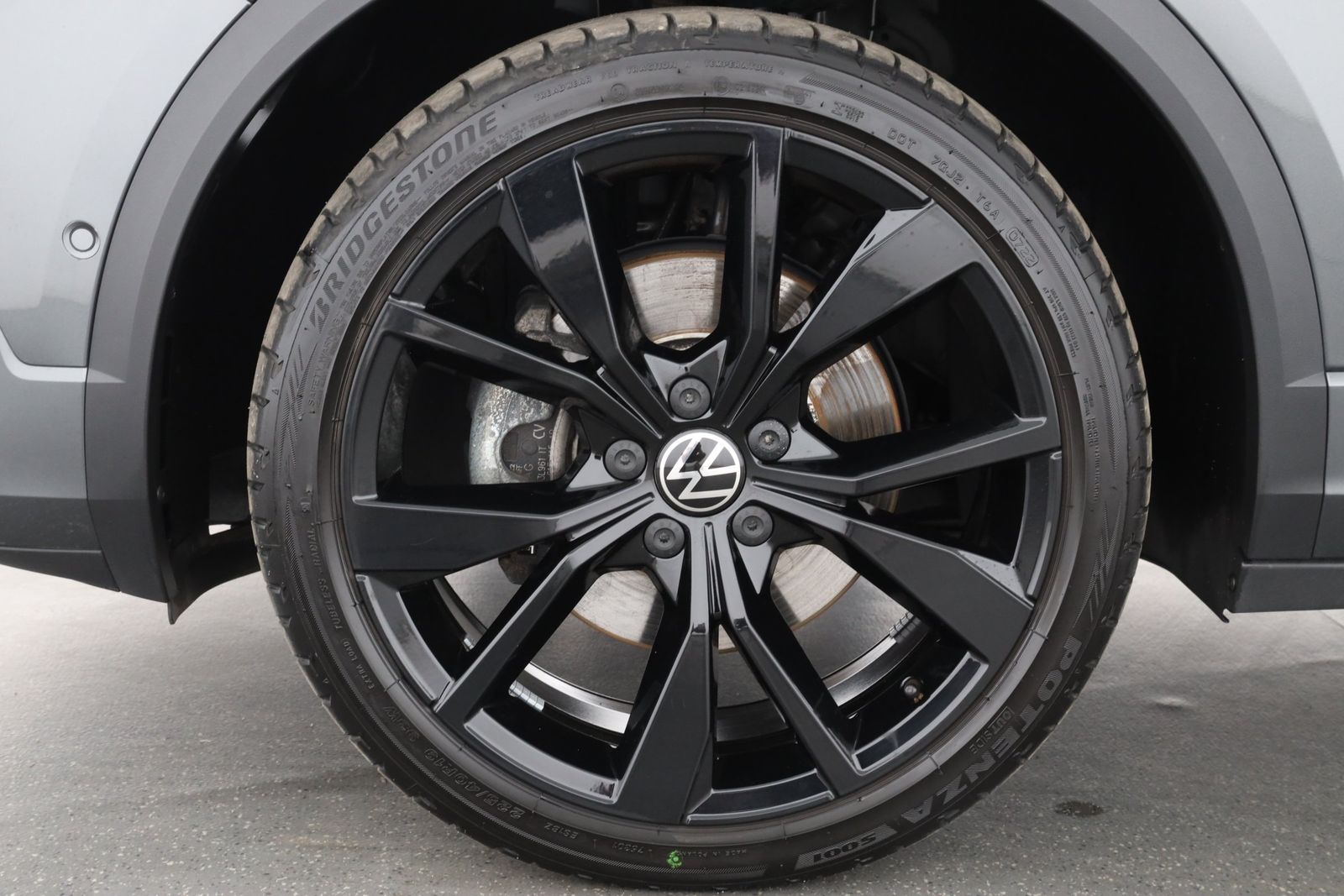Volkswagen T-Roc 2022 г. Серый, пробег 33587 км