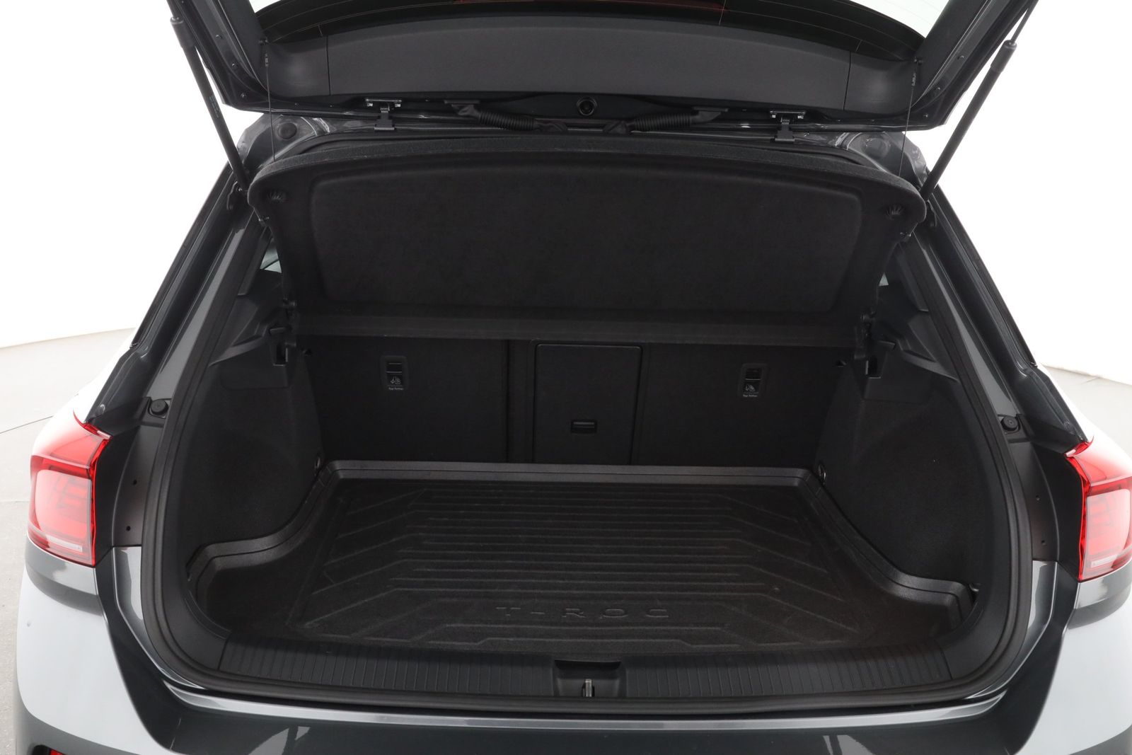 Volkswagen T-Roc 2022 г. Серый, пробег 33587 км
