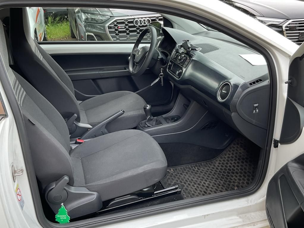 Volkswagen up! 2023 г. Белый, пробег 58519 км