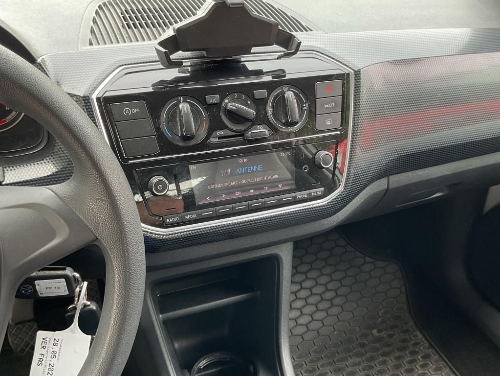 Volkswagen up! 2023 г. Белый, пробег 58519 км
