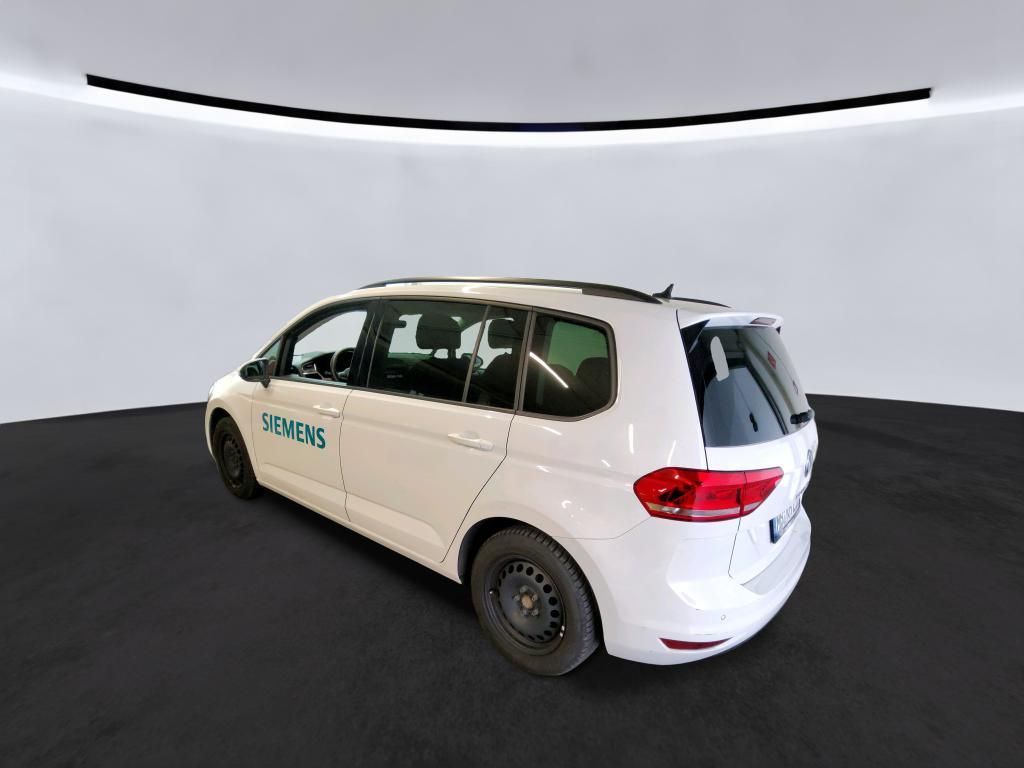 Volkswagen Touran 2023 г. Белый, пробег 48417 км