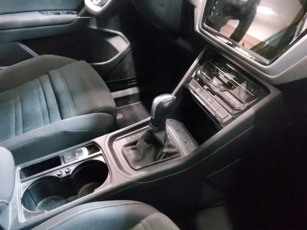 Volkswagen Touran 2023 г. Белый, пробег 48417 км