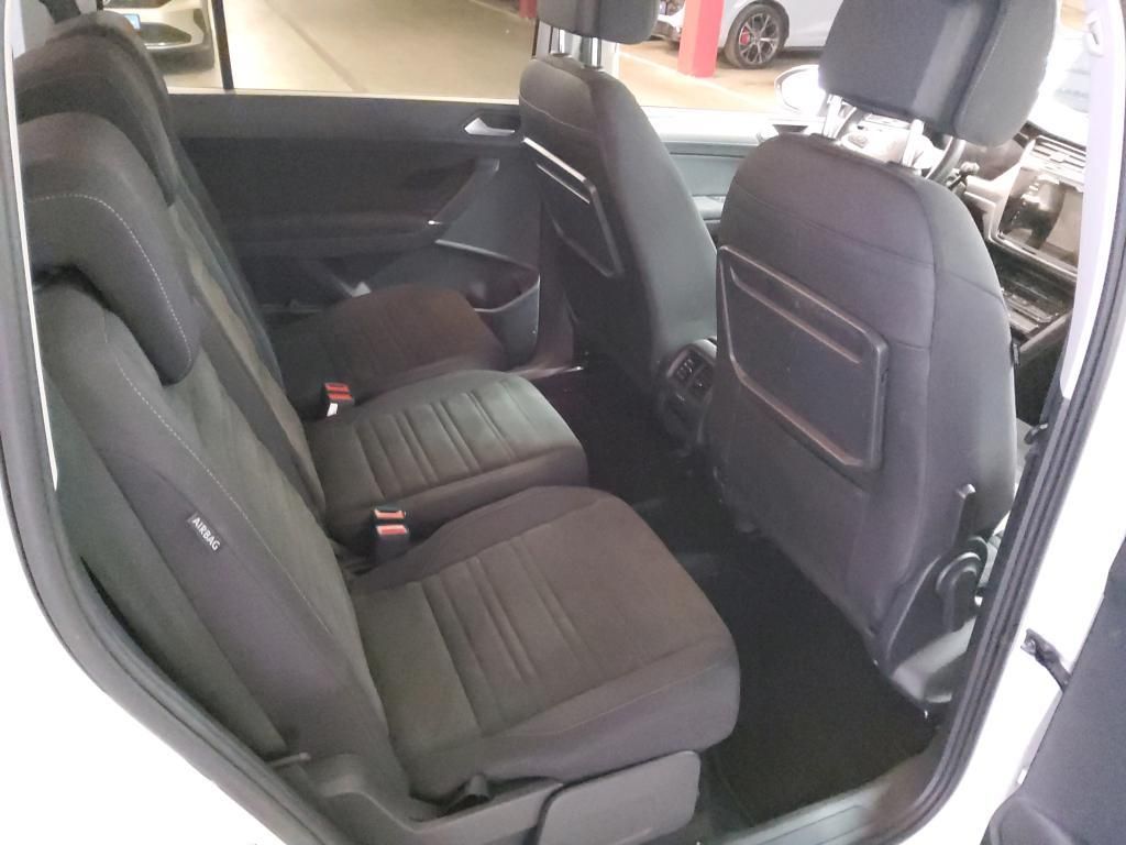 Volkswagen Touran 2023 г. Белый, пробег 48417 км