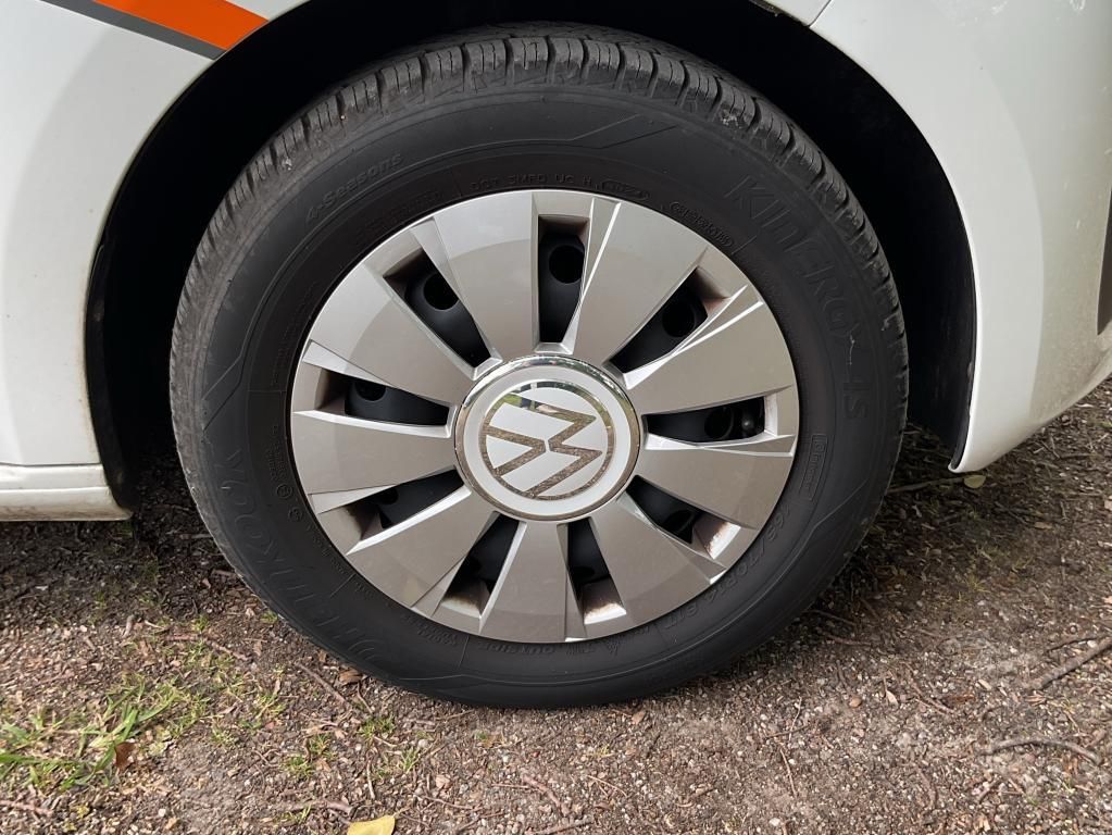 Volkswagen up! 2023 г. Белый, пробег 47441 км