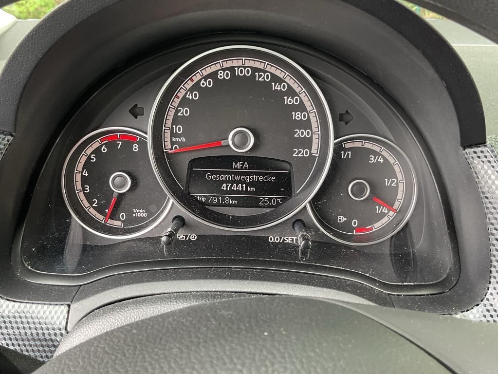 Volkswagen up! 2023 г. Белый, пробег 47441 км
