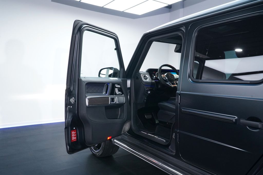 Mercedes-Benz G 63 AMG 2024 г. Чёрный, пробег 19500 км