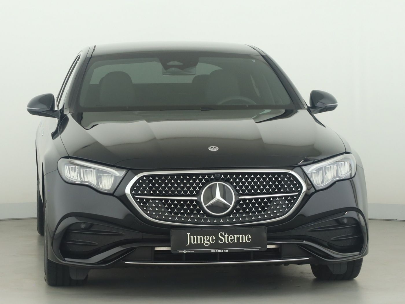 Mercedes-Benz E 200 2025 г. Чёрный, пробег 8678 км