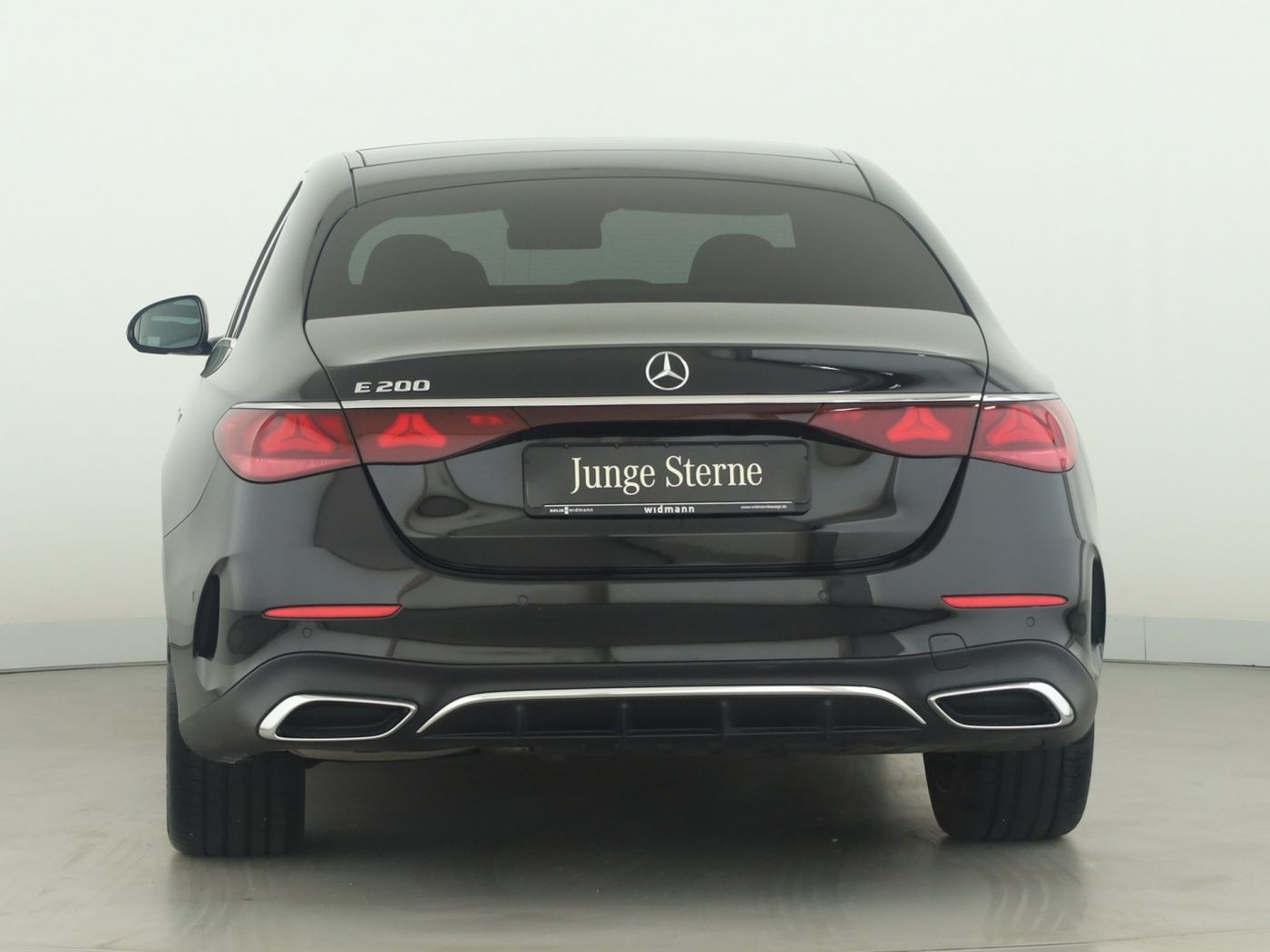 Mercedes-Benz E 200 2025 г. Чёрный, пробег 8678 км