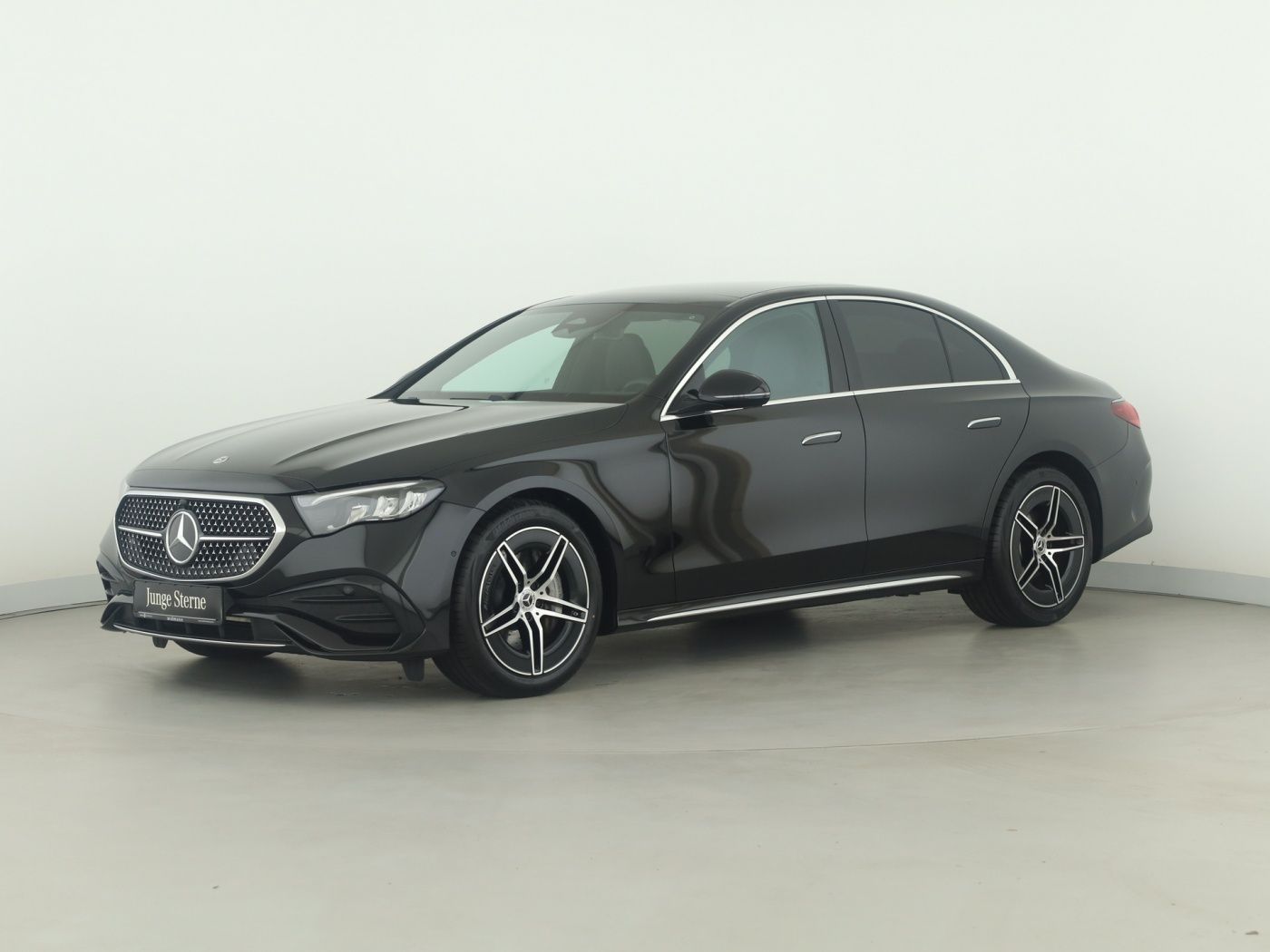 Mercedes-Benz E 200 2025 г. Чёрный, пробег 8678 км