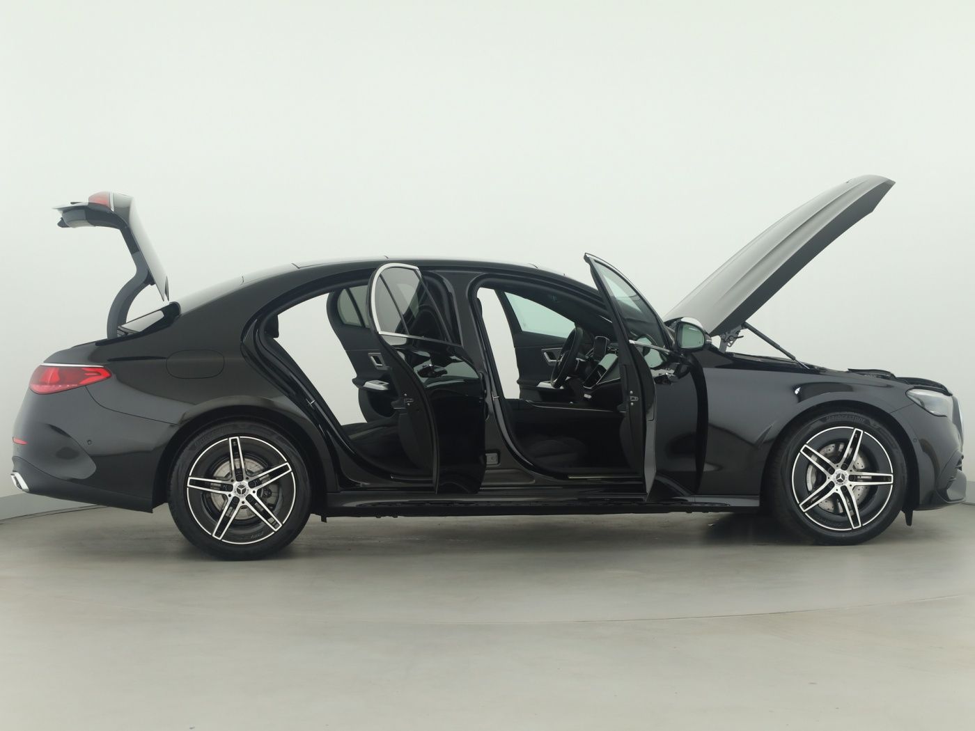 Mercedes-Benz E 200 2025 г. Чёрный, пробег 8678 км