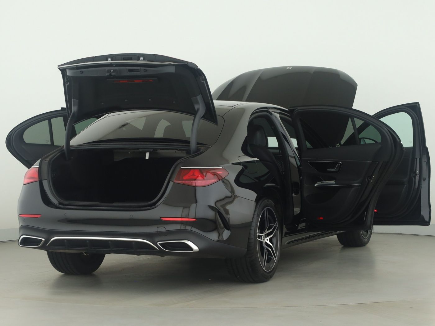 Mercedes-Benz E 200 2025 г. Чёрный, пробег 8678 км