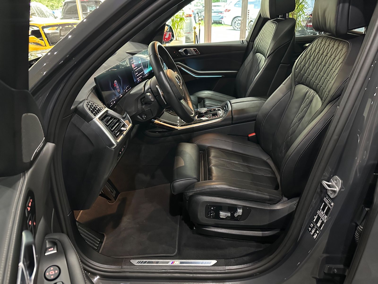 BMW X7 2025 г. Серый, пробег 40000 км