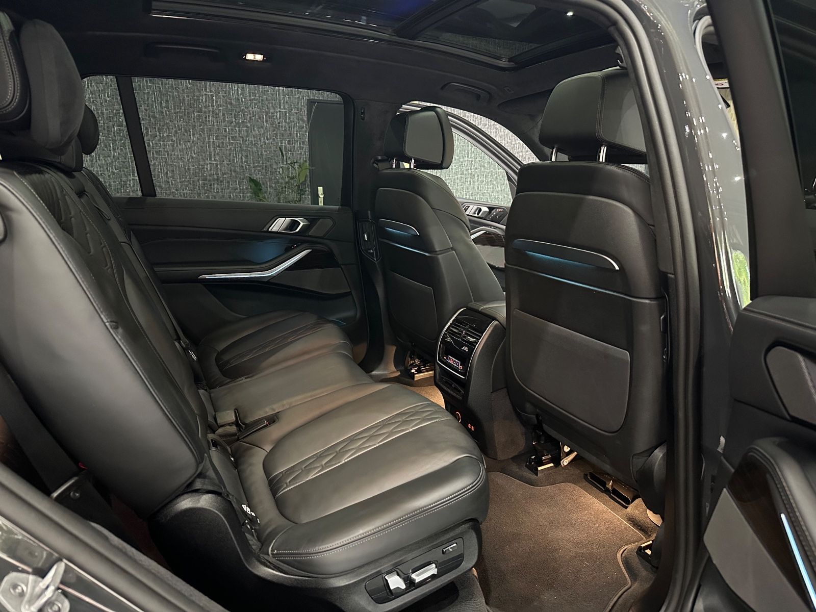 BMW X7 2025 г. Серый, пробег 40000 км