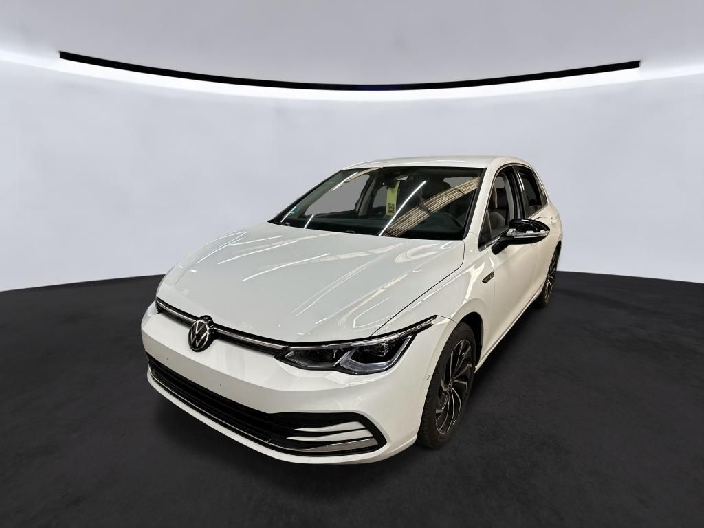 Volkswagen Golf 2023 г. Белый, пробег 21721 км