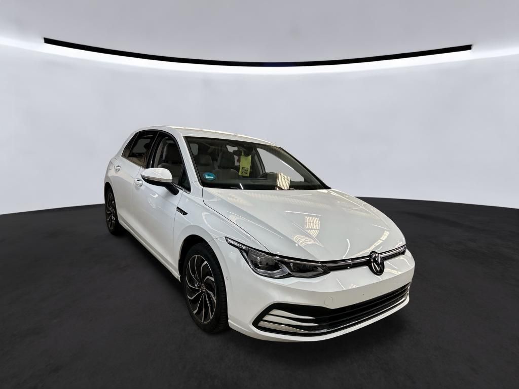 Volkswagen Golf 2023 г. Белый, пробег 21721 км