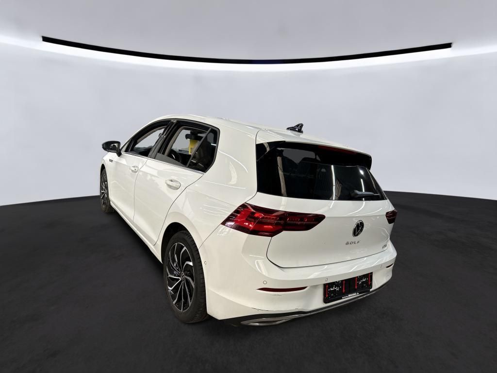 Volkswagen Golf 2023 г. Белый, пробег 21721 км