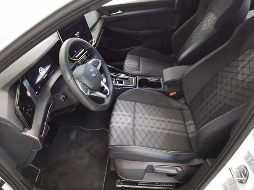 Volkswagen Golf 2025 г. Белый, пробег 13477 км