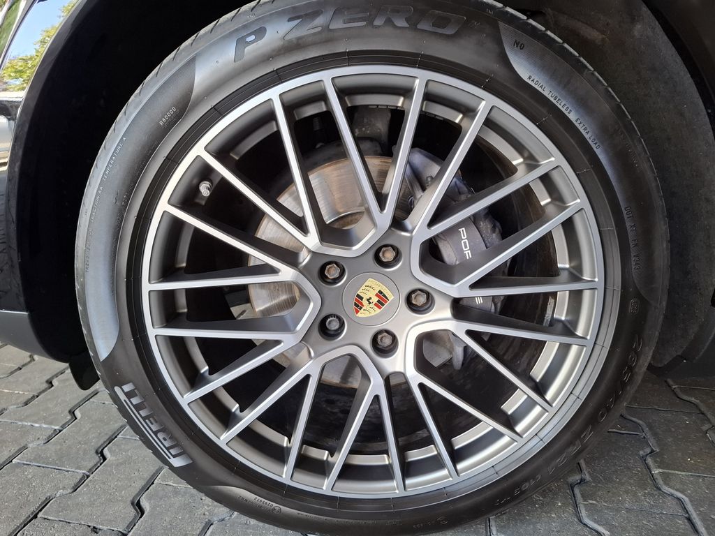 Porsche Cayenne 2026 г. Чёрный, пробег 58000 км