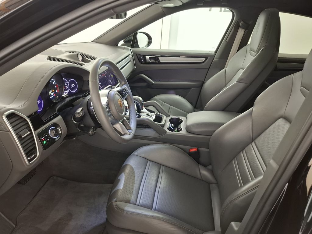 Porsche Cayenne 2026 г. Чёрный, пробег 58000 км