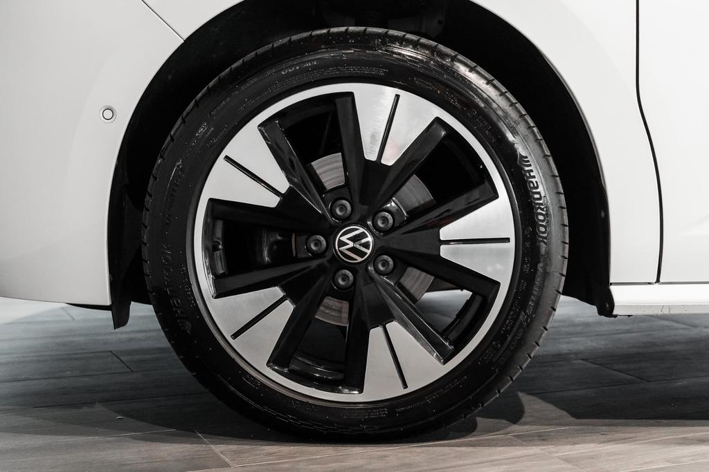 Volkswagen T7 MULTIVAN 2025 г. Белый, пробег 24000 км