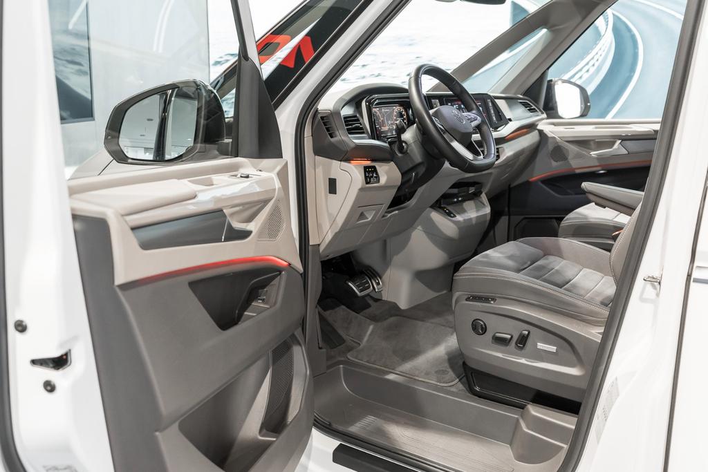 Volkswagen T7 MULTIVAN 2025 г. Белый, пробег 24000 км