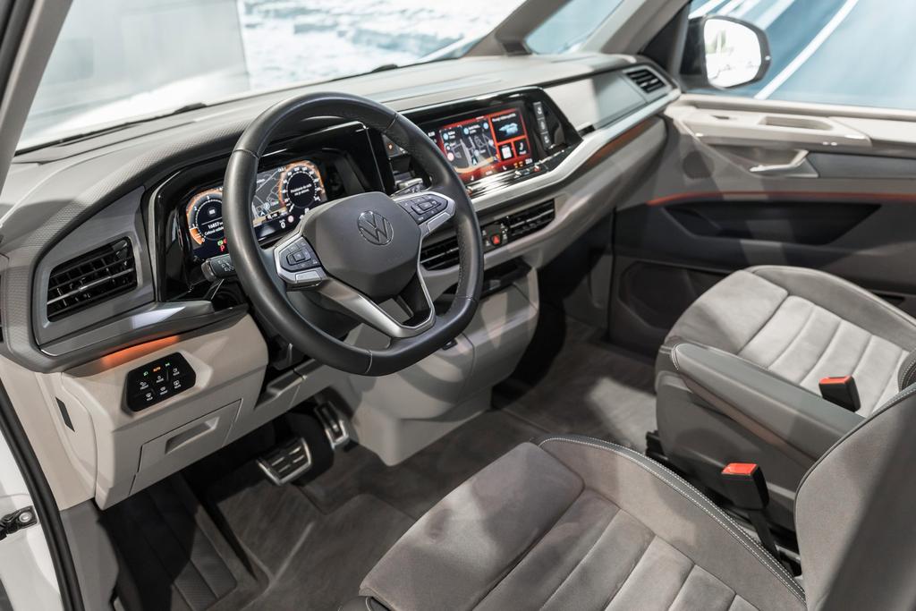 Volkswagen T7 MULTIVAN 2025 г. Белый, пробег 24000 км