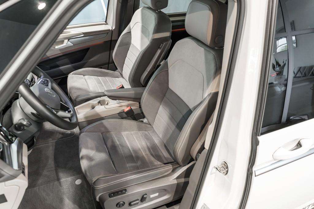 Volkswagen T7 MULTIVAN 2025 г. Белый, пробег 24000 км